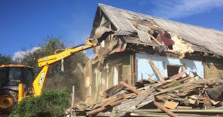 Промышленный демонтаж пристроек к дому в Видном | Цены от 570 руб. за м2